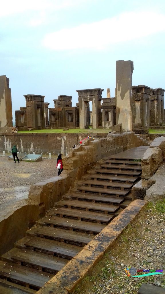 shiraz-to-persepolis-how-to-get-to-persepolis-shiraz-to-persepolis-bus-guide-taxi-to-persepolis-persepolis-guide-for-persepolis-tour-from-shiraz-persepolis-and-necropolis-tour-pasargad